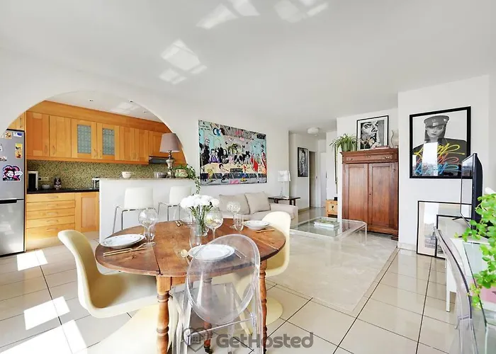 Eiffel Tower View - Charming Artist Flat - Gethosted