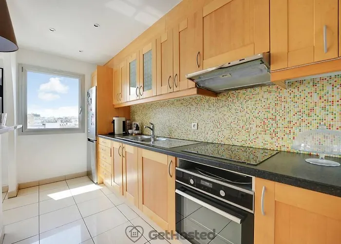Apartment Eiffel Tower View - Charming Artist Flat - Gethosted