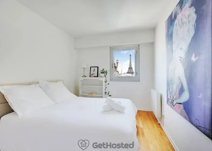 Apartment Eiffel Tower View - Charming Artist Flat - Gethosted